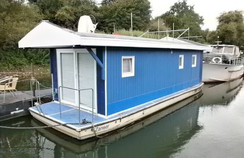 Hersel Boat Rental | Stylish Sports Boat Retreat with Family-Friendly Amenities