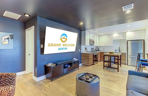 MLK House | Chic Stay for 8, Mins to 6th St & Downtown!