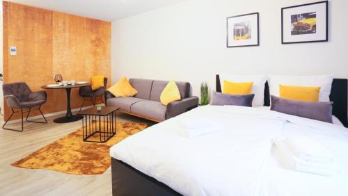 Mannheim Apartment | Stylish Studio Steps from HBF – Guest Rated 8.9/10