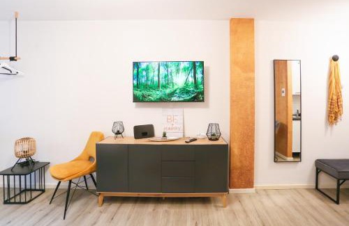 Mannheim Apartment | Stylish Studio Steps from HBF – Guest Rated 8.9/10