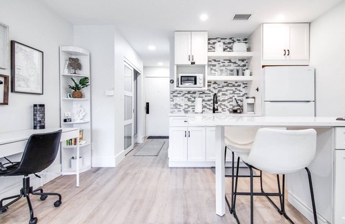 Wesley Chapel Condo | Stylish Golf-Front Studio with Workspace & Dining Access