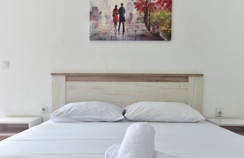 Gjerana Apartment | Chic Studio Flat w Garden in Ulcinj