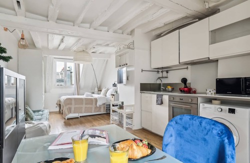 Les Halles Apartment | Stylish Studio in the Heart of Historic Paris