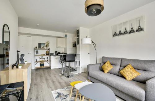 Bezons Apartment | Stylish Studio Near Paris - La Defense with Family Amenities