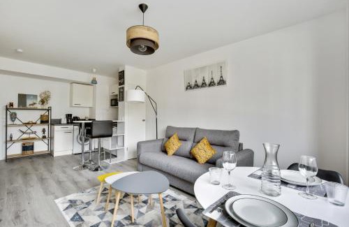Bezons Apartment | Stylish Studio Near Paris - La Defense with Family Amenities
