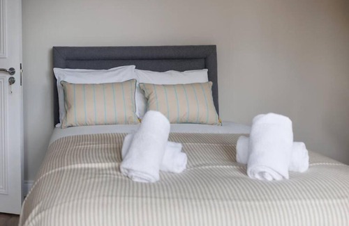 Belfast City Centre Apartment | Stylish Studio for Two in Belfast City Centre - Family Friendly