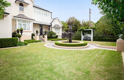 Lewisham Apartment | Stylish Studio Retreat with Patio Near CBD, Family Friendly