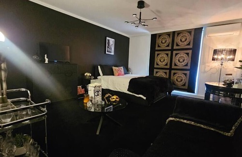 Toorak Apartment | Chic studio with WiFi, AC, fitness room in fabulous Toorak