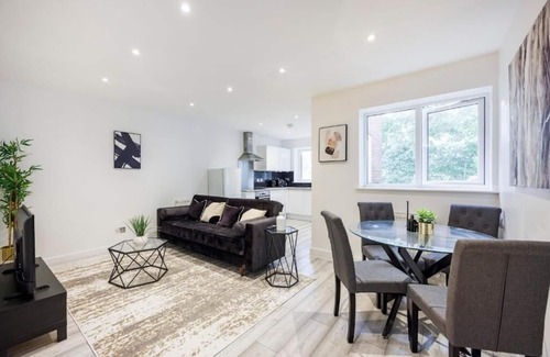 Southend-on-Sea Apartment | Chic & Stunning 1BR City Centre Nr High Street by Luxiety Stays