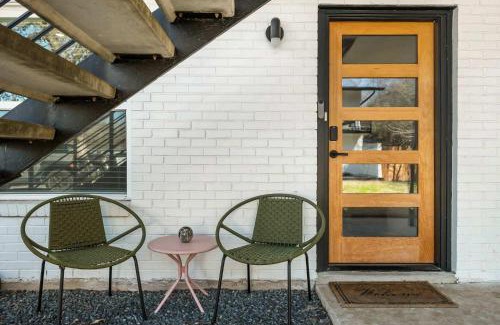 Barton Hills Apartment | Chic & Stylish 1BR Retreat near Zilker Park