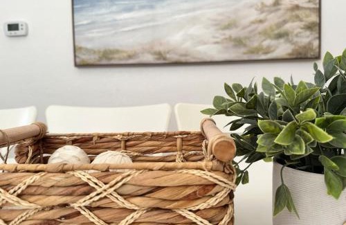 Port Tampa City House | Stylish South Tampa Retreat Near the Bay - Pet Friendly