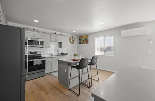 Pasco House | Tranquil 2BR Retreat in PSC with Spa & Hot Tub