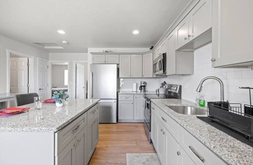 Pasco House | Tranquil 2BR Retreat in PSC with Spa & Hot Tub