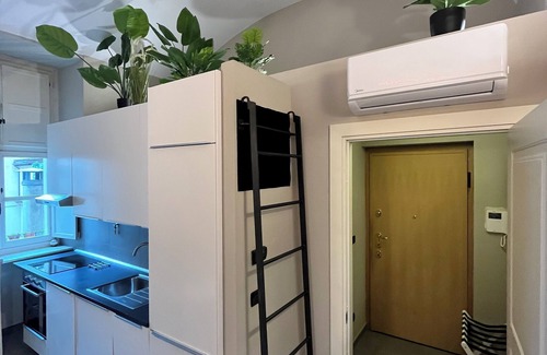 Turin Apartment | Elegant Turin House with Spa & Breakfast in Historic Center