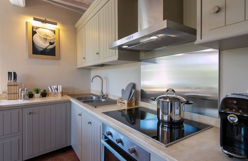Pietraia House | Unmatched Comfort at Belvilla by OYO Villa Severina