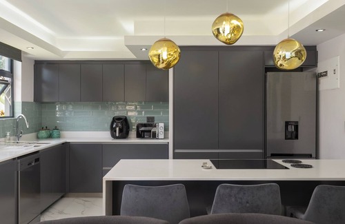 Umhlanga Apartment | Chic upmarket 3-bedroom apartment with AC and WiFi in lovely uMhlangann