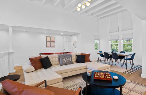 Camelback East House | Stylish Uptown Phoenix Home with Pool Table & Pet Friendly