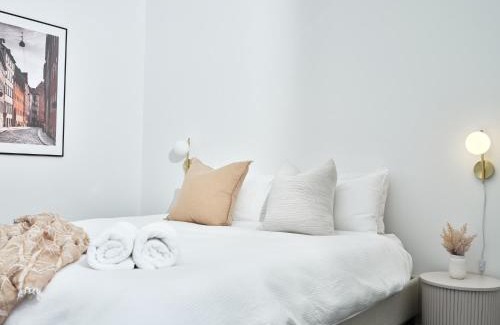 Richmond Apartment | Stylish Urban Loft: Pet & Child Friendly in Ideal Location