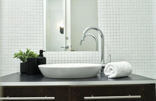 Richmond Apartment | Stylish Urban Loft: Pet & Child Friendly in Ideal Location