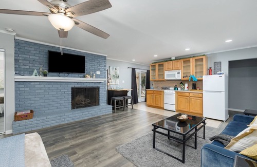 Royal Crest Rancheros Apartment | Inviting Studio Suite with Pool Near The Strip - Guest Rated 9.8