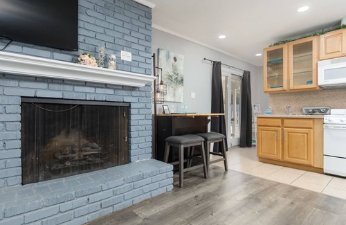 Royal Crest Rancheros Apartment | Inviting Studio Suite with Pool Near The Strip - Guest Rated 9.8