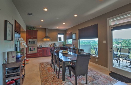 Rob Roy On The Lake House | Stylish Villa with Infinity Pool, 10 Miles from Downtown