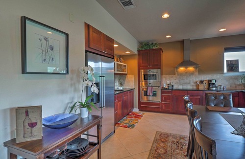 Rob Roy On The Lake House | Stylish Villa with Infinity Pool, 10 Miles from Downtown