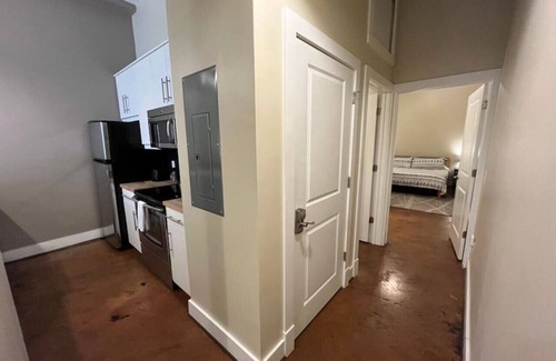 Roanoke Apartment | Exceptional Ground Floor 1BR Apartment with Rooftop Views