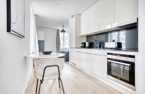 Sihlfeld Apartment | Modern Wiedikon Room Steps from Market with Great Amenities