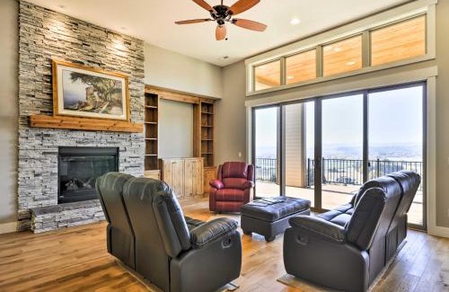 Gaston House | Stylish Willamette Valley Home with Deck & Spa Amenities