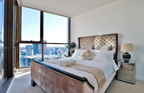 Chinatown Apartment | Elegant Zenith Retreat with Pool & Child-Friendly Amenities