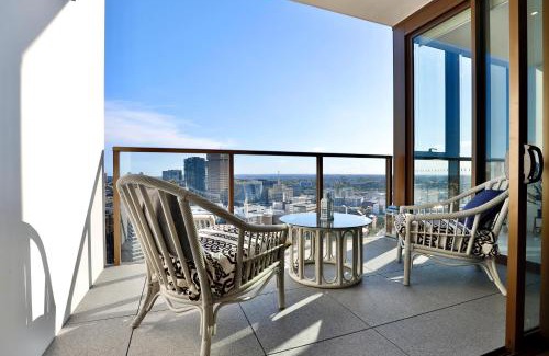 Chinatown Apartment | Elegant Zenith Retreat with Pool & Child-Friendly Amenities