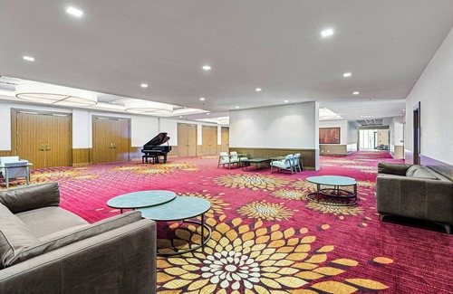 Naperville Hotel | Guest Rated: 8.8 at Chicago Marriott Naperville Hotel