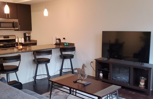 Evanston Condo | Discover Evanston's Urban Luxury with Pool and Ocean Views