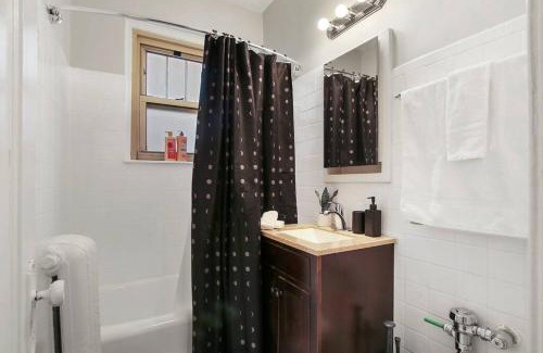 Hyde Park Apartment | Stylish Studio Apartment with Pet-Friendly Amenities