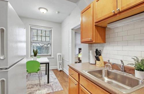 Hyde Park Apartment | Stylish Studio Apartment with Pet-Friendly Amenities