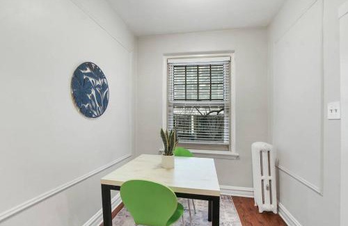 Hyde Park Apartment | Stylish Studio Apartment with Pet-Friendly Amenities