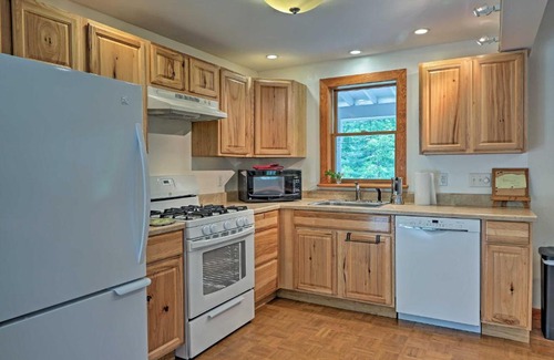 Chichester House | Cozy Chichester Home for Couples and Small Families