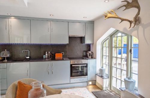 Chichester House | Exceptional Stay at Chichester Lodge - 9/10 Guest Rating