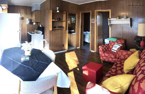Lavigne Cottage | Scenic 2 Bedroom Lakefront Cottage with Pool & Spa