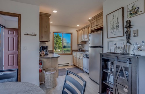 Clark Cabin | Chickadee Cabin: Pet-Friendly Retreat on the Elk River