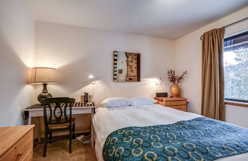 West Meadows House | Discover Lake View Bliss at Chicken Feathers Right Wing