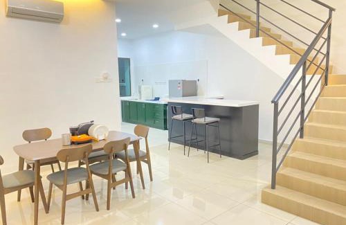 Sungai Jawi Apartment | Chicken Little 4-bedroom home with free parking! Available for Business Trip