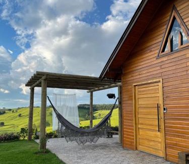Lajeado Grande Ski Chalet | Cozy Chico Cabanas: Pet-Friendly Retreat with Hot Tub