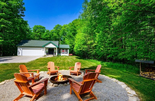 Baileys Harbor House | Inviting Chicory Cottage - Family Retreat Near Kangaroo Lake