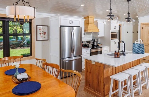 Baileys Harbor House | Unforgettable Chicory Lake House with Kayaks & Game Room