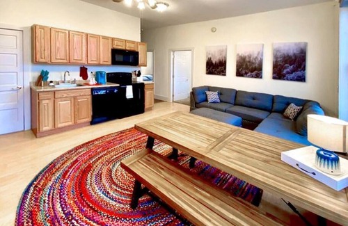 Enterprise Apartment | Family-Friendly Chief Joseph Suite with Pet Amenities!