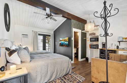 Allenspark Apartment | Explore Chief's Head Peak: Family & Pet-Friendly Retreat