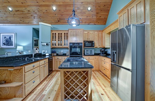 Hiawassee Cabin | Lakefront Retreat with 2 Master Suites - Rated 10/10