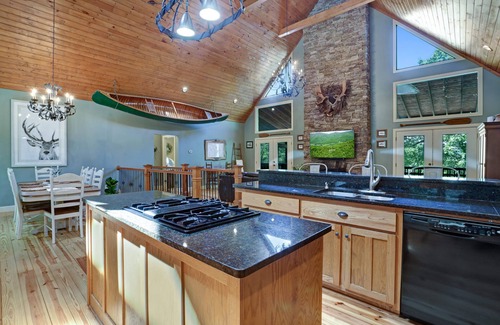 Hiawassee Cabin | Lakefront Retreat with 2 Master Suites - Rated 10/10
